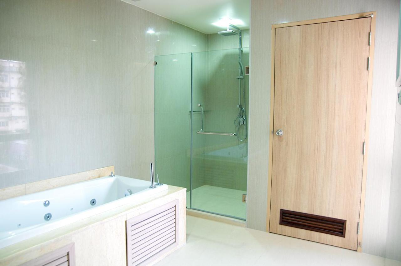 Jolly Suites&Spa Petkasem Ban Nong Khaem  Exterior photo