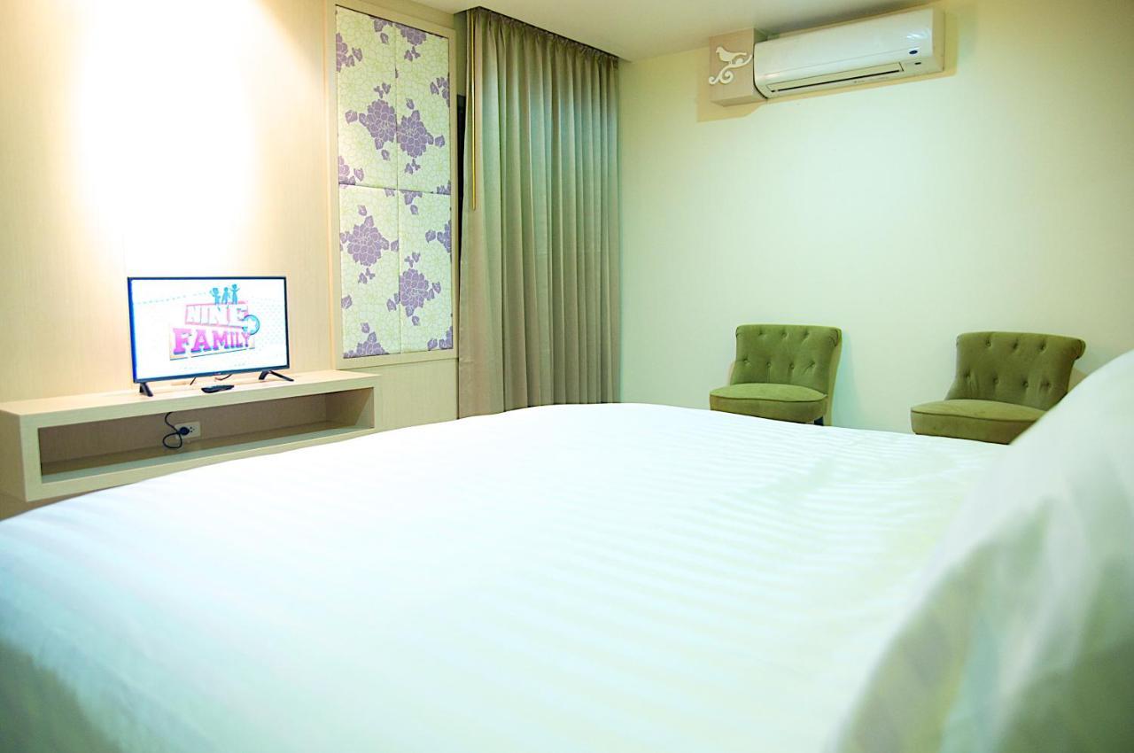 Jolly Suites&Spa Petkasem Ban Nong Khaem  Exterior photo